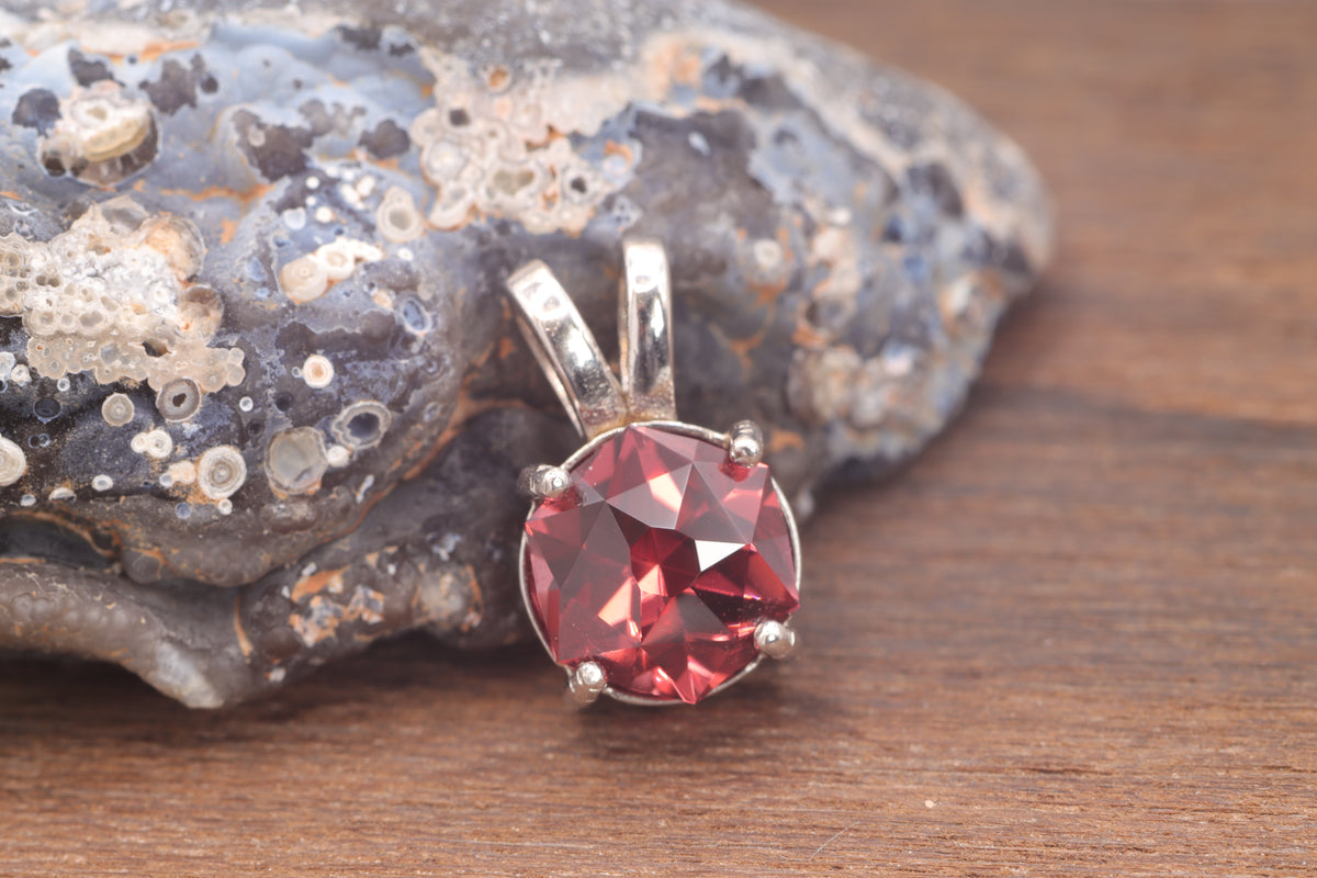 1.5ct Rhodolite Garnet in 'Xephyr' by Arya Akhavan