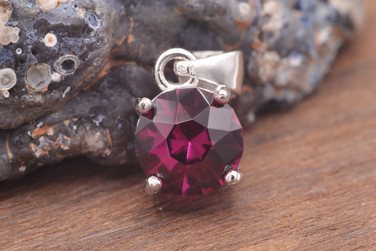 1.2ct Rhodolite Garnet in 'Oliveira's Garnet' by Arya Akhavan