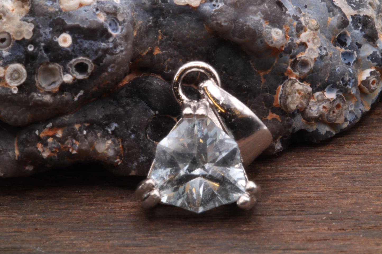 0.53ct Aquamarine in 'Orchid' by Arya Akhavan