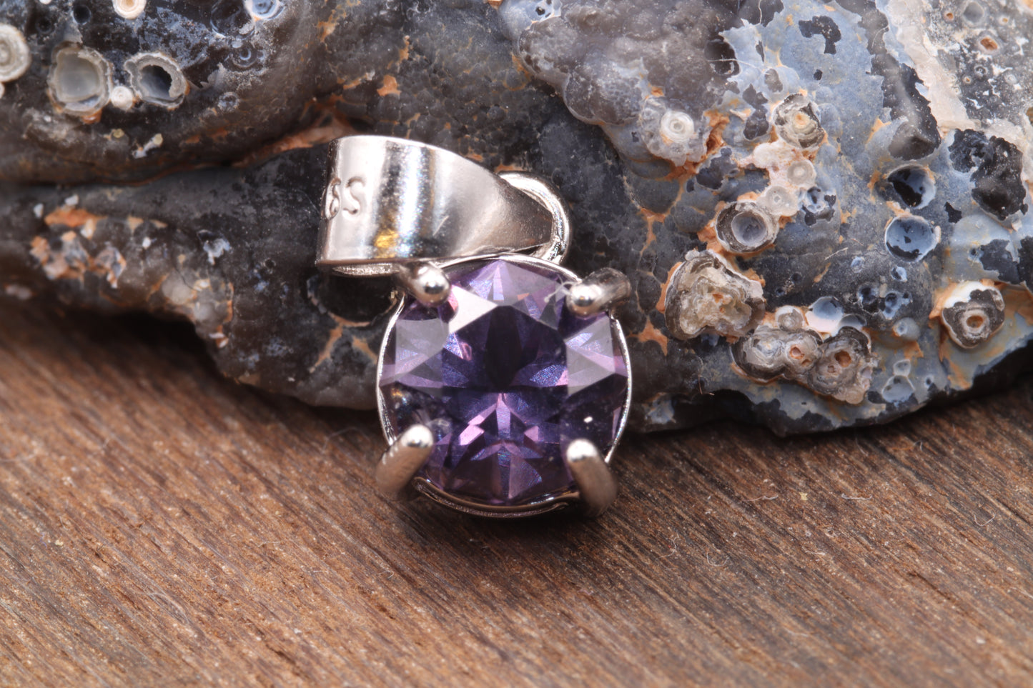 0.76ct Purple Mahenge Spinel in 'Fast Action' by Scott Laborie