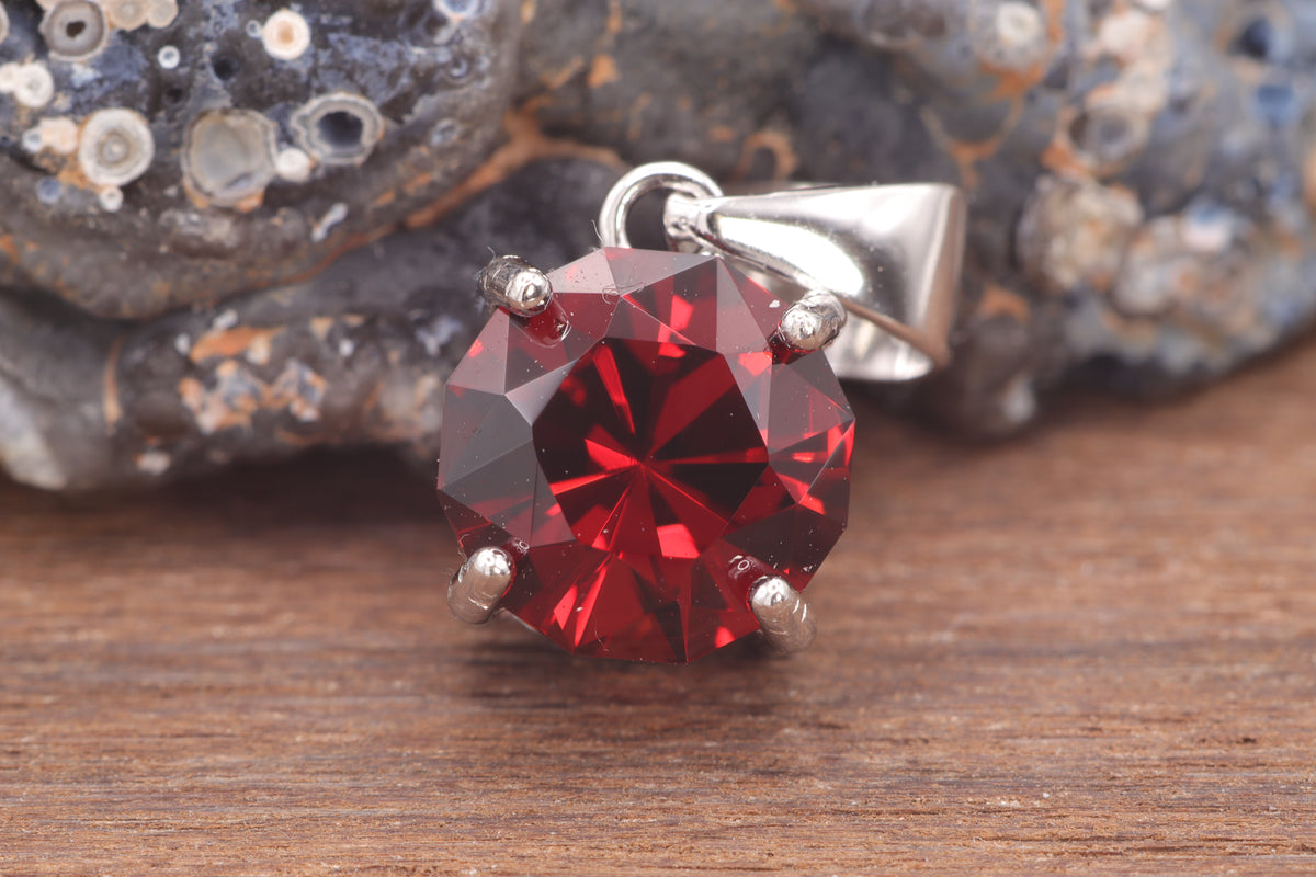 1.5ct Chrome Pyrope Garnet in 'Scutter' by Andrew Brown