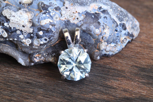 1.66ct Sky Blue Topaz in 'Fast Action' by Scott Laborie