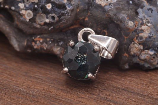 0.94ct Garba Tula Sapphire in 'Coral' by Scott Laborie