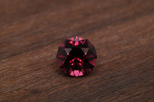 1.02ct Rhodolite Garnet in 'Titan' by Scott Laborie
