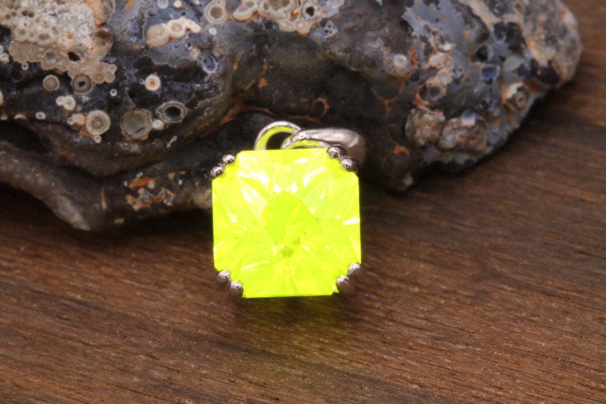 4.6ct GAGG in 'Void Reaver' by Arya Akhavan