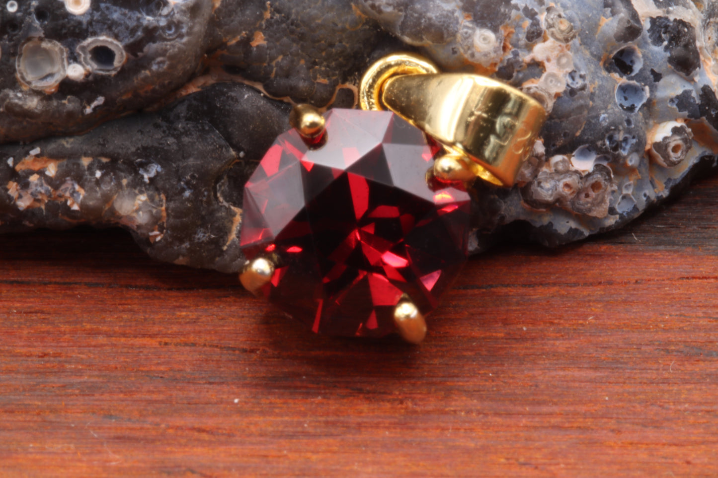 1.58ct Rhodolite Garnet in 'Titan' by Scott Laborie