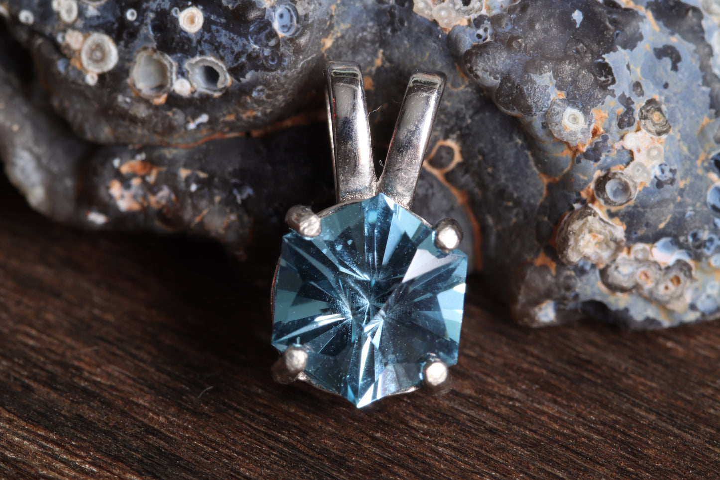 1.1ct Electric Blue Topaz in 'Lilium' by Marco Voltolini