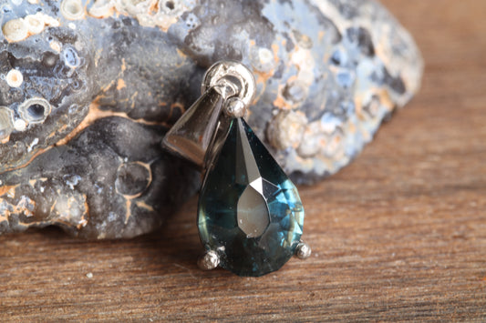1.08ct Garba Tula Sapphire in 'Tears of Elune' by Arya Akhavan