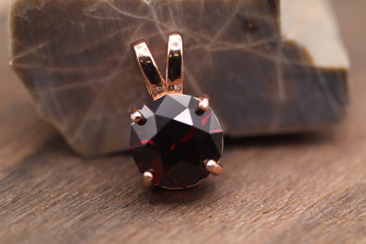 1.5ct Chrome Pyrope Garnet in "Titan" by Scott Laborie